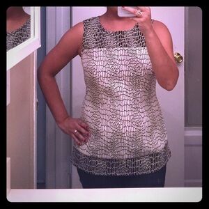 ⬇️ Black & White Design Top‎